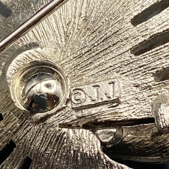 Vintage JJ Jonette  Brooch Pin Silver-Tone Spiral Swirl Modernist Tornado 1980s - Picture 7 of 8